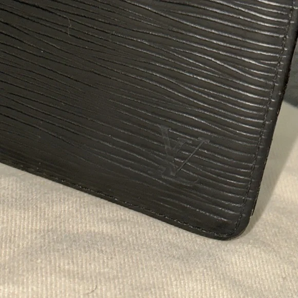 Louis Vuitton black epi 6 credit card slot billfold billets